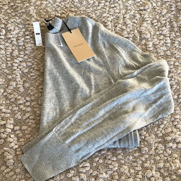 NWT Halogen crew neck sweater. Gray. Size Small - Picture 4 of 7